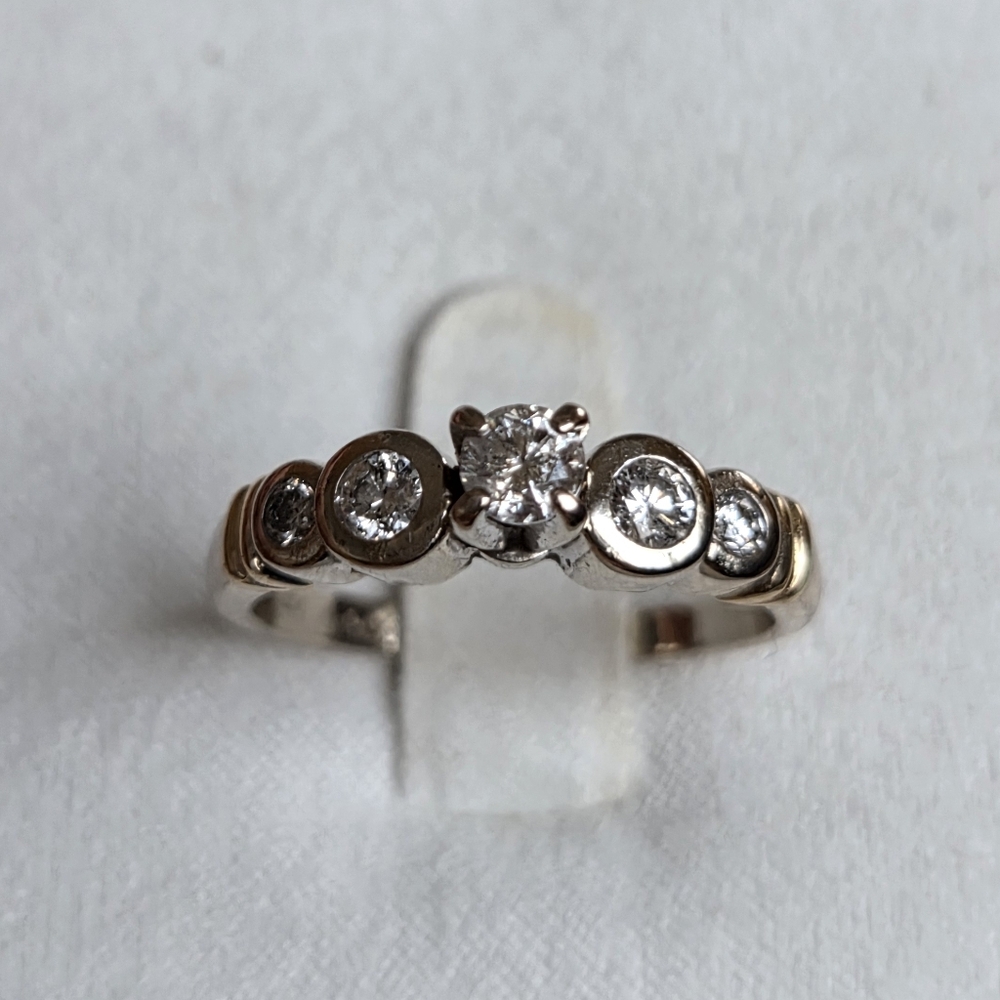 14k 5-Diamond Ring * Two-tone Gold * Size 7.5 * Bezel-set Diamonds * Vintage